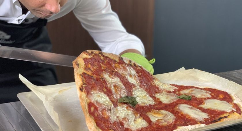 Do włoskiej pizzy nie używa się sosu. To wręcz grzech