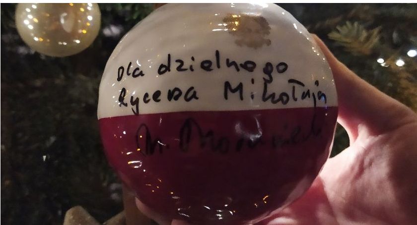 Bombka od premiera na licytacji. Dla ciężko chorego małego białostoczanina