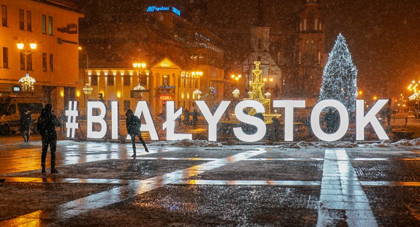 O tej porze roku Białystok oglądać jest najlepiej po zmroku