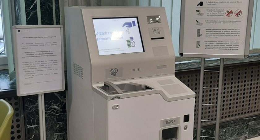 W białostockim oddziale NBP pojawiło się nowe urządzenie do zamiany monet