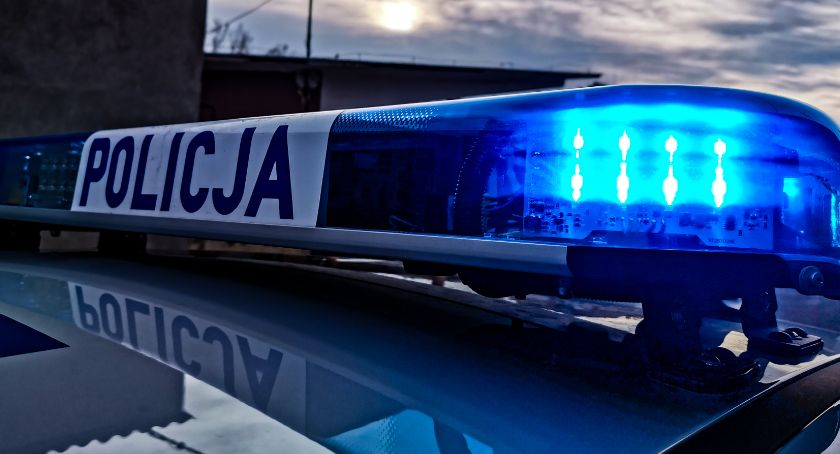Policjanci uratowali mężczyznę z płonącego mieszkania