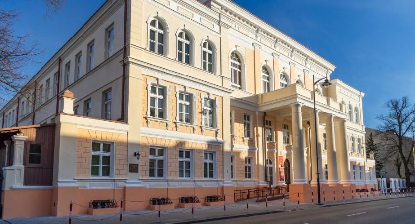 Budynek Wydziału Ekonomii UwB zachwyca po remoncie