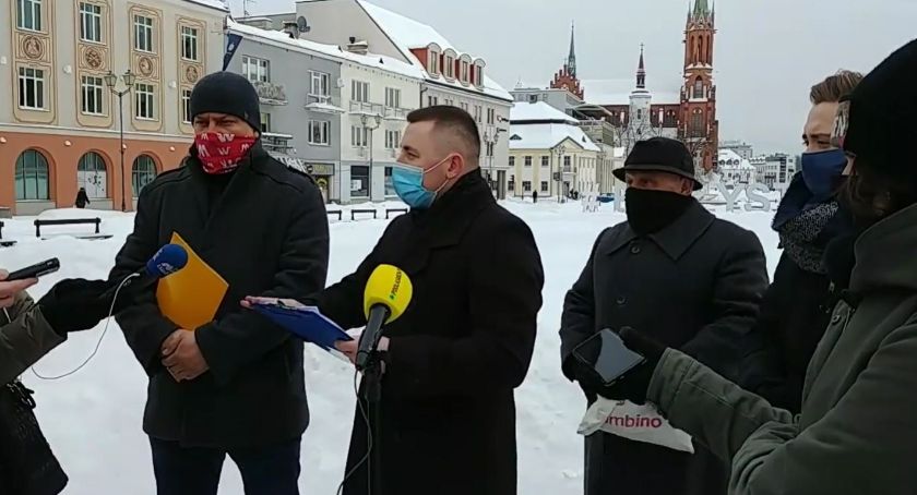 Jest apel do prezydenta o natychmiastową poprawę stanu dróg i chodników. Poszkodowani mieszkańcy mogą zgłaszać się do radnych