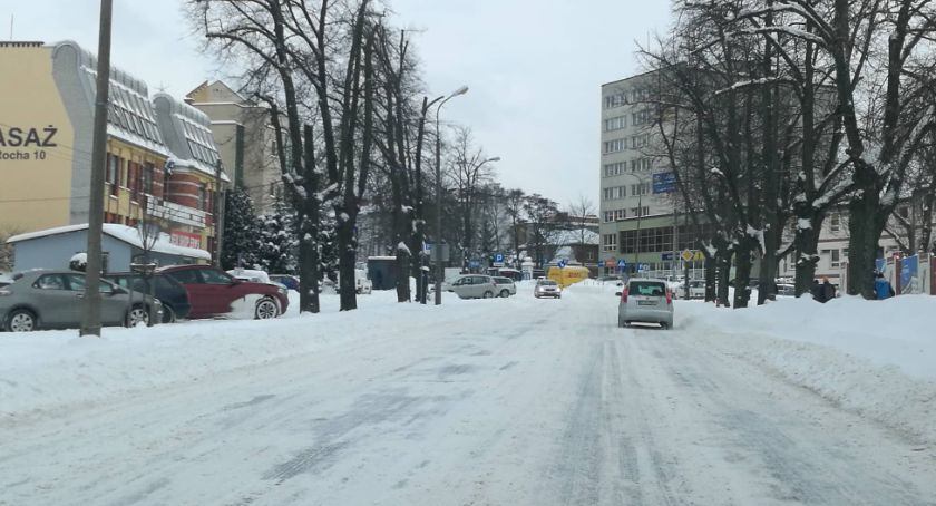 Przez cały weekend mają trwać prace związane z usuwaniem zwałów śniegu i lodu