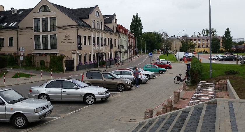Bez parkingu był problem, z parkingiem też jest