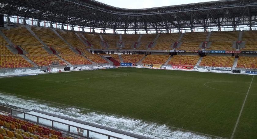 Stadion odśnieżyć się dało, bo zarządza nim spółka miejska