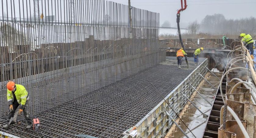 Na trasie Rail Baltica, w Małkini, powstaje wiadukt kolejowy. Ma poprawić bezpieczeństwo