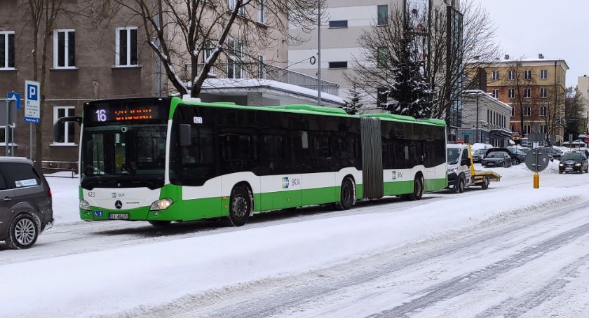 Tegoroczny atak zimy skutkował dużą liczbą kolizji drogowych