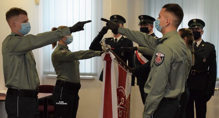 Podlaska KAS ma w swoich szeregach 11 nowych funkcjonariuszy 