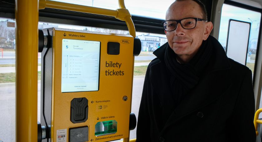 Pasażerowie już od roku korzystają z biletomatów w autobusach 