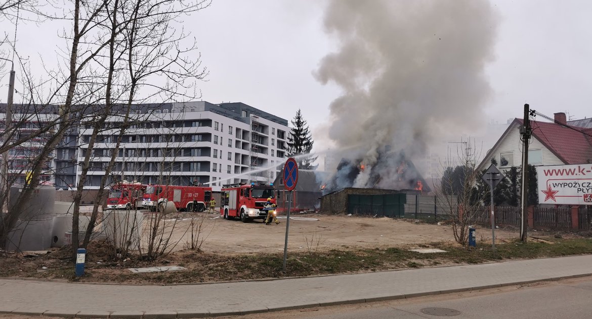 Na Bema znów wybuchł pożar. Doszczętnie spalił się drewniany dom