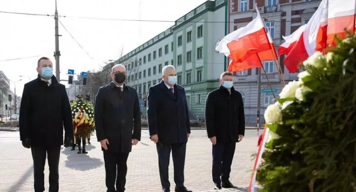 Pamiętamy o największej powojennej katastrofie, w której 11 lat temu zginął prezydent RP i 95 osób obecnych na pokładzie samolotu