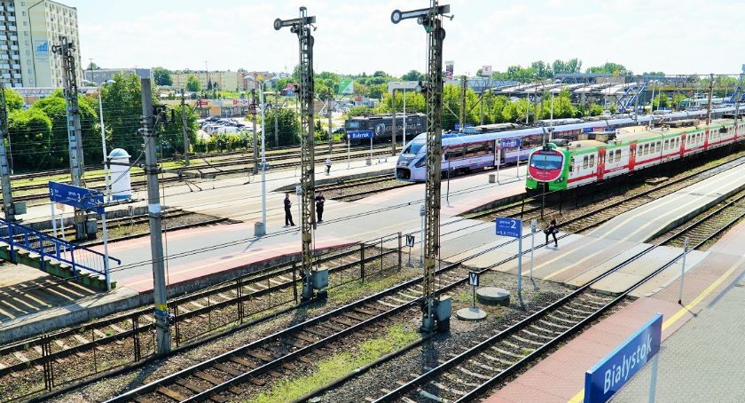 Po niedzieli ruszają prace związane z budową przystanków kolejowych i na moście