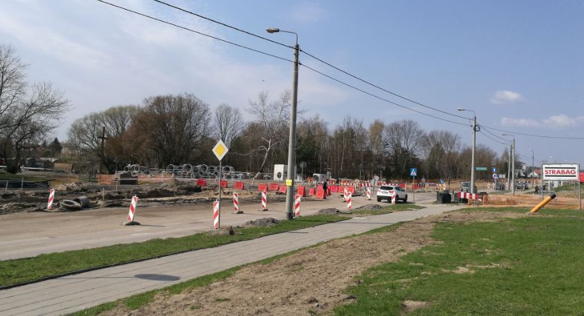 Jest duży problem z dojazdem do punktu szczepień. Wszystko przez remont na Alei 1000-lecia Państwa Polskiego