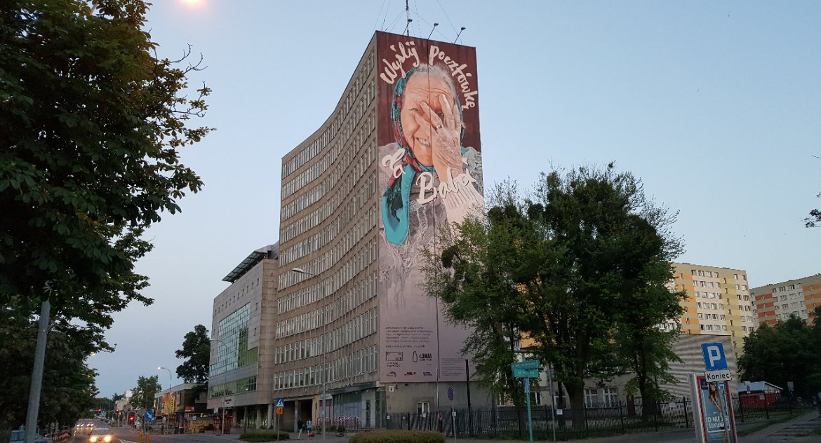 Mural z Babcią Gienią ma zostać. Marszałek wytłumaczył wszystko tak, że prościej już się nie da