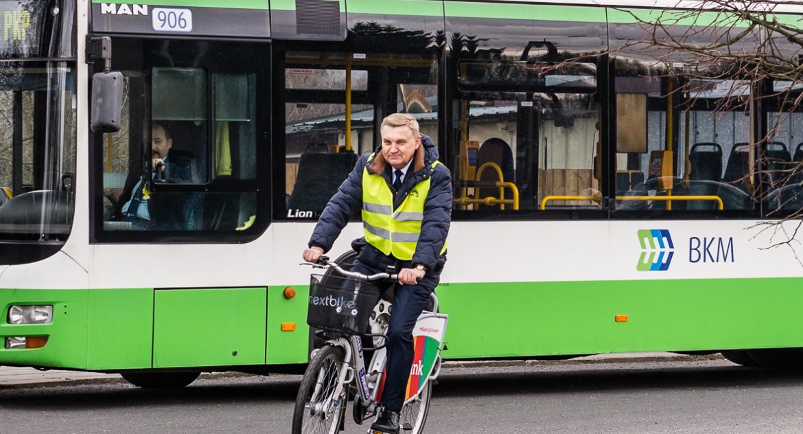 Obruszył się Tadeusz Truskolaski za pytanie o podróże zagraniczne. Niestety, nie ma racji