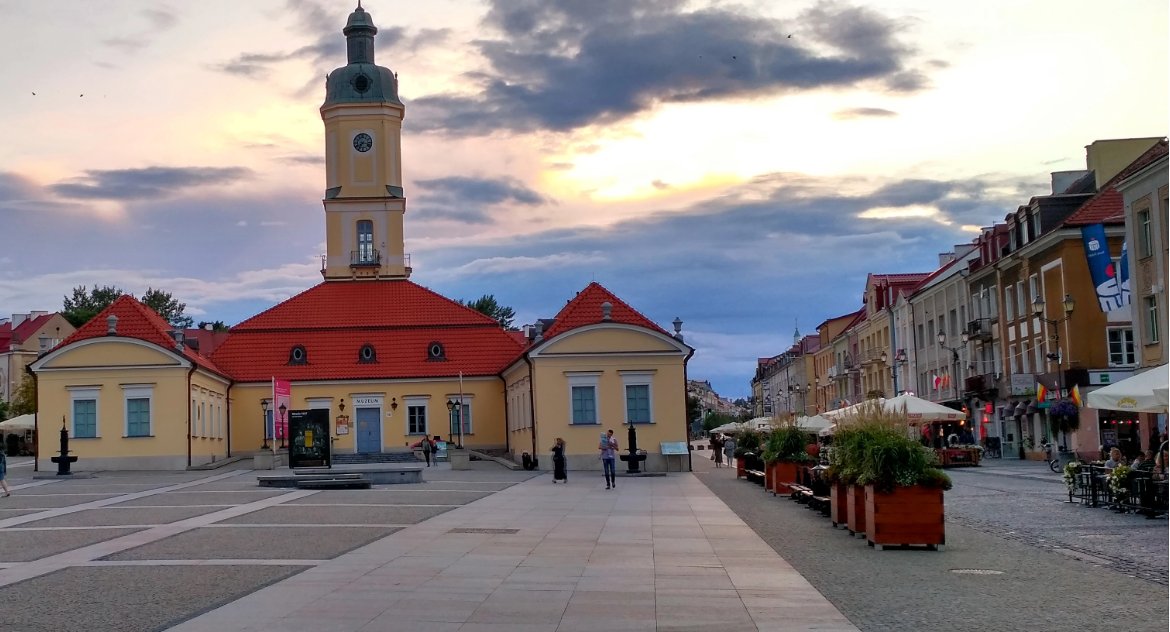 Łamigłówki prawne pod hasłem: „Jak nie pomóc, żeby pomóc”. Aż żal było tego słuchać