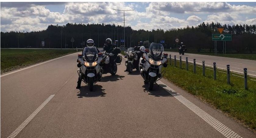 Policjanci szkolili swojej umiejętności na dwóch kółkach