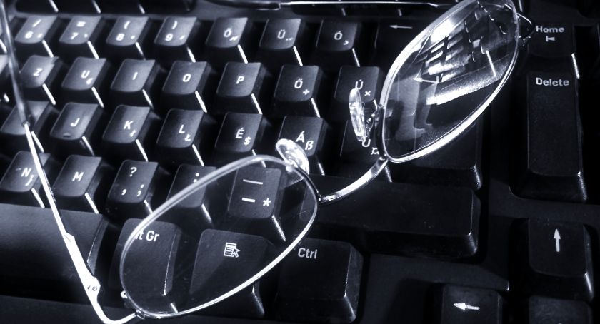 Do pracy w skarbówce aplikuj przez internet. Tak namawiają