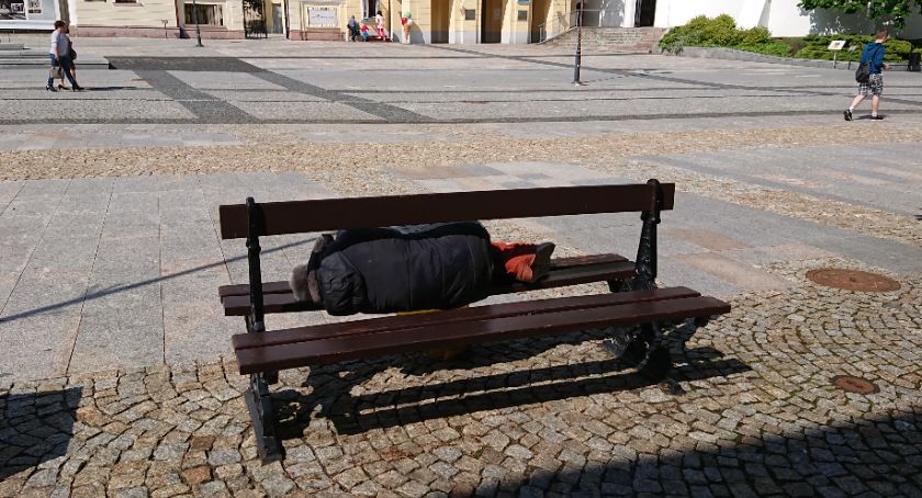 Bezdomni w czasie epidemii stracili miejsca, które stanowiły namiastkę ich domu