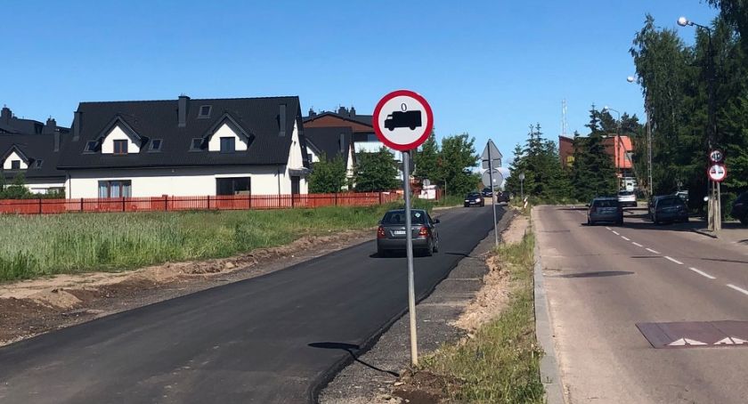 Dojazd do osiedla w Nowodworcach odbywa się już drogą asfaltową