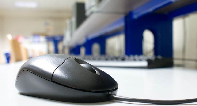Sprawy z urzędami coraz więcej z nas załatwia przez internet