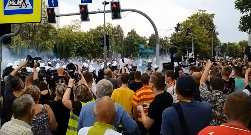 Szef gabinetu marszałka prawomocnie wygrał w sądzie ze Strażą Miejską