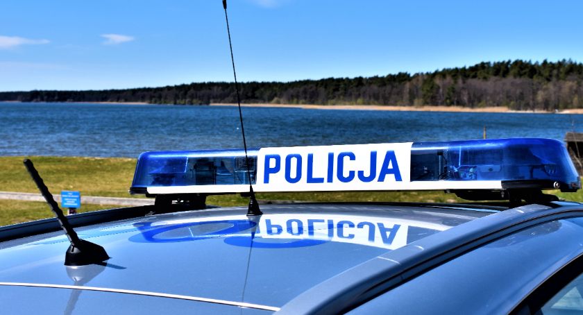 Woda błędów nie wybacza. Policjanci przypominają o zasadach bezpieczeństwa nad wodą