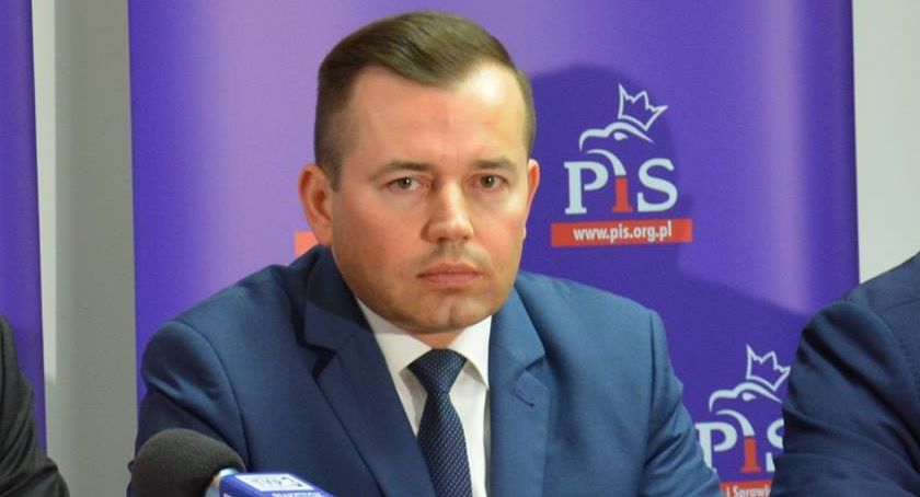 Kolejna porażka Straży Miejskiej przed sądem. Radny Henryk Dębowski niewinny zarzutu blokowania marszu równości