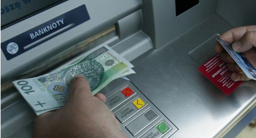 Polacy dobrze oceniają swój stan finansów. Epidemia obeszła się z Polakami łagodnie