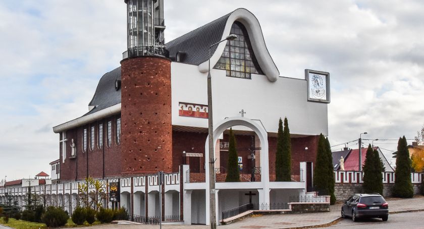 Może zniknąć parking pod kościołem Św. Kazimierza w Białymstoku. Radny prosi prezydenta Białegostoku o weryfikację planów sprzedażowych