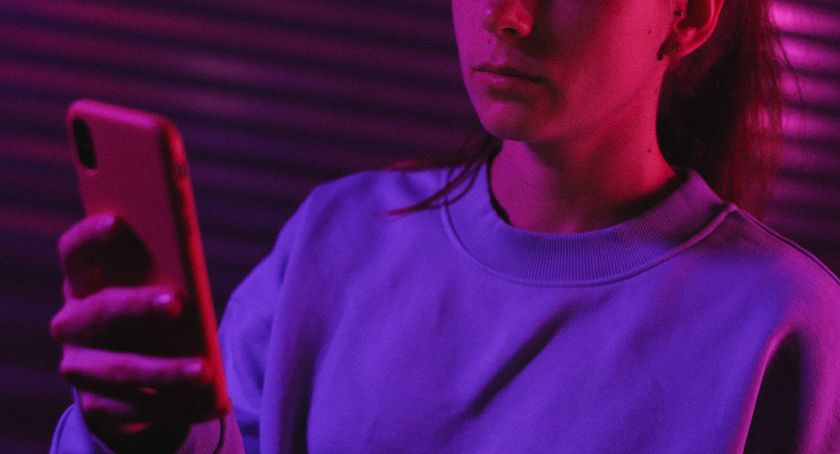 Około 130 tys. złotych na telefon zaufania i skrzynkę mailową dla Tęczowego Białegostoku