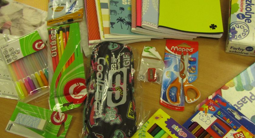 Caritas rozpoczął coroczną akcję „Tornister pełen uśmiechów”
