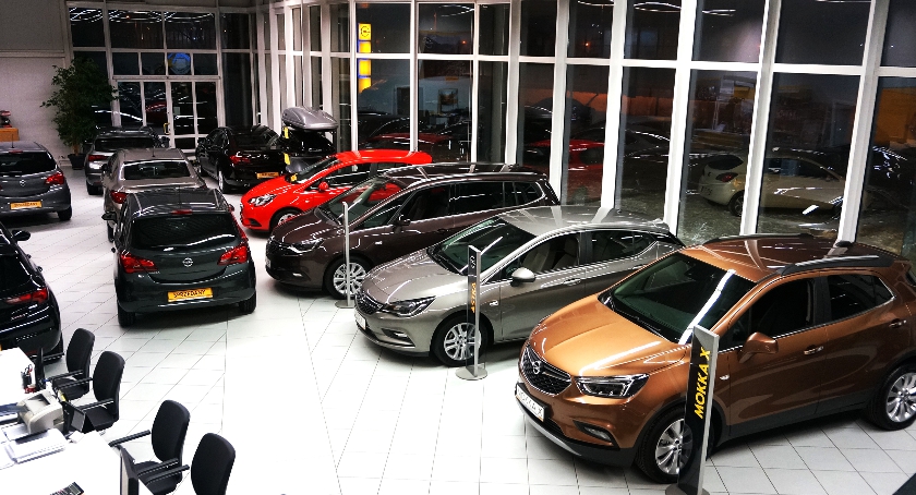 Top Auto dłużej do dyspozycji klientów