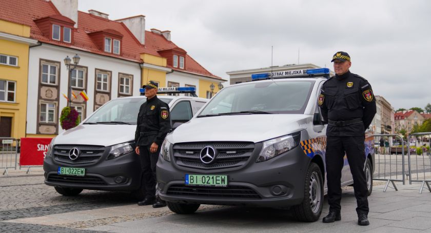 Dwa auta elektryczne trafiły do białostockiej Straży Miejskiej