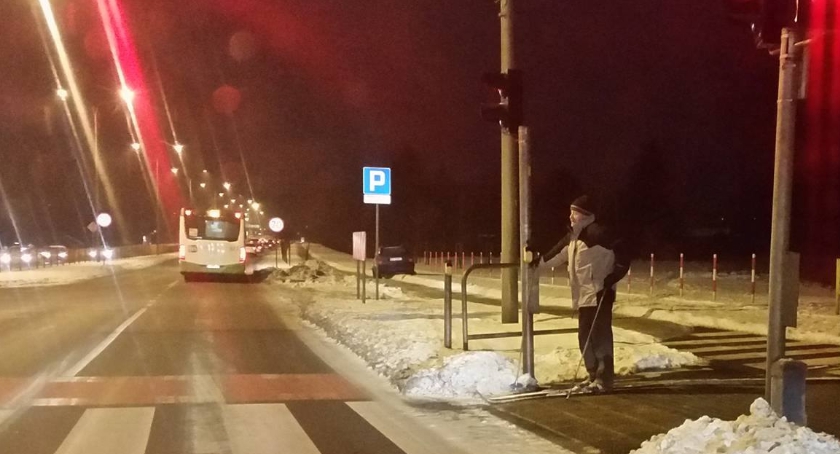 Po mieście na nartach