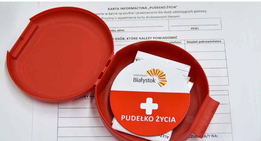 Pudełka życia trafiły już do białostockich seniorów