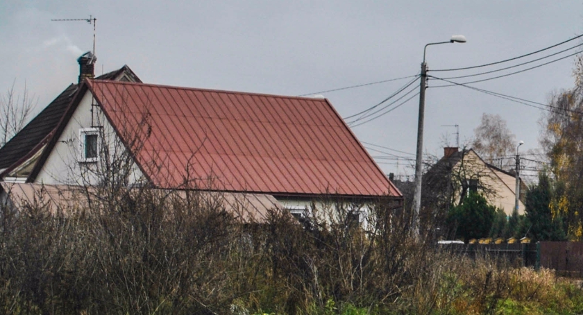 Strażnicy sprawdzają co idzie do pieca
