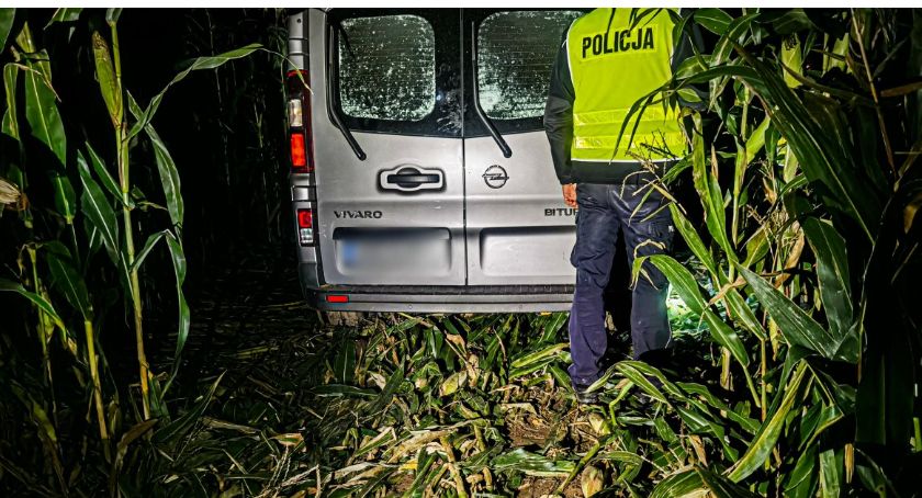 Policjanci z Siemiatycz po pościgu zatrzymali troje mieszkańców Śląska. Dwoje z nich przewoziło nielegalnych imigrantów