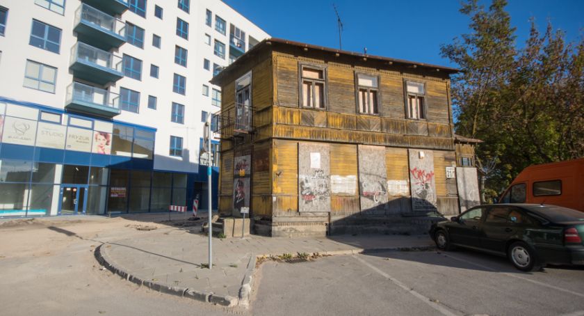 Drewniany dom ostał się w środku blokowiska. Będzie wpisany do rejestru zabytków