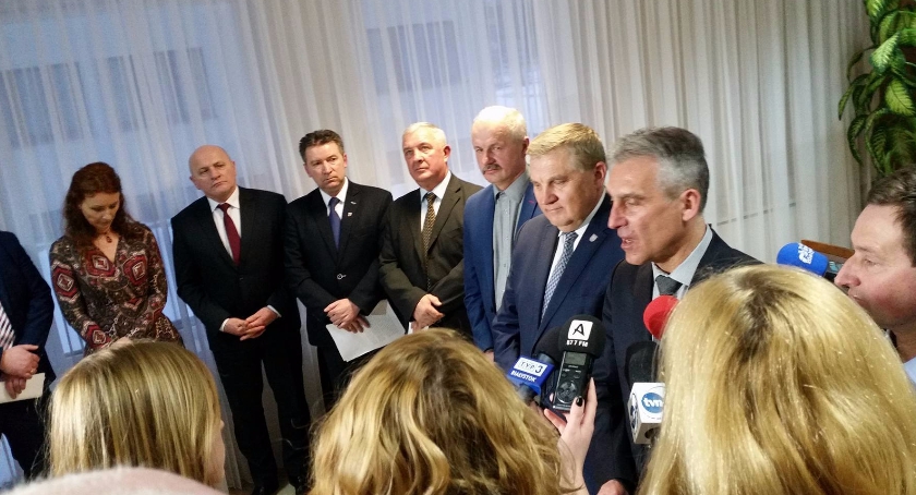Pozbawicie nas urzędów to będziemy dla was konkurencją