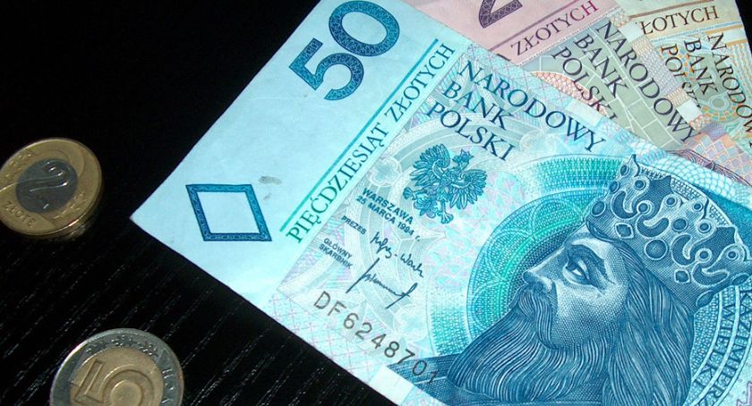 Emeryt lub rencista może dorobić, ale muszą wiedzieć ile, aby nie stracić uprawnień