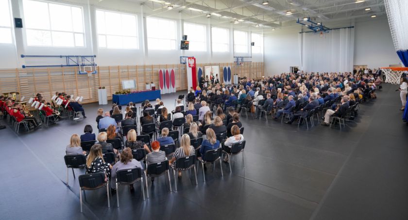 Są autorytetami, mobilizują uczniów do działania, pracy i rozwoju. Tacy nauczyciele zostali nagrodzeni
