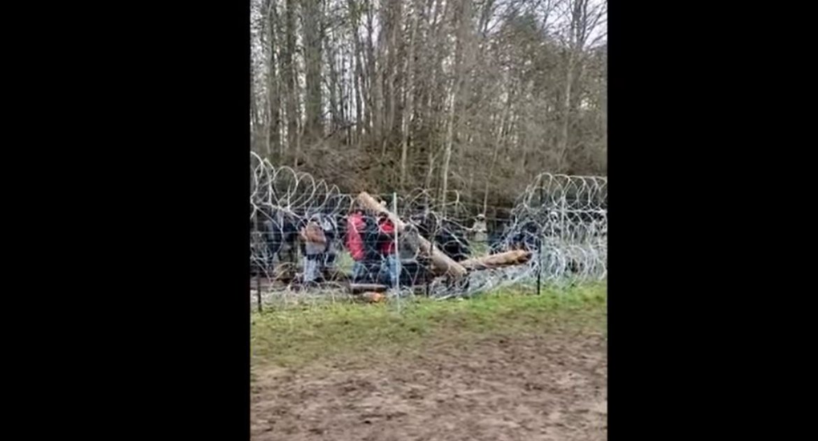 Dantejskie sceny pod Usnarzem Dolnym. Nielegalni migranci przebywający na Białorusi zaatakowali polskich mundurowych