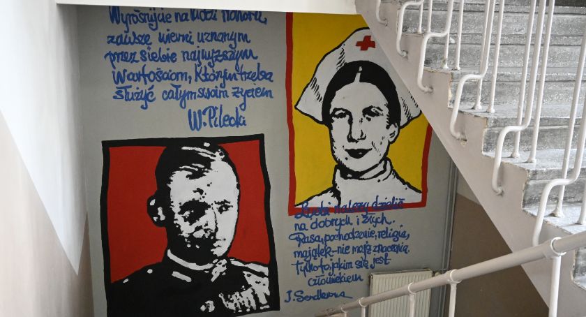 Szkoła na Leśnej ma wnętrza z muralem polskich bohaterów