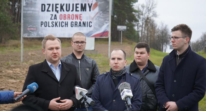 Wszystkie służby mundurowe jadące na granicę zobaczą duży bilbord z podziękowaniami