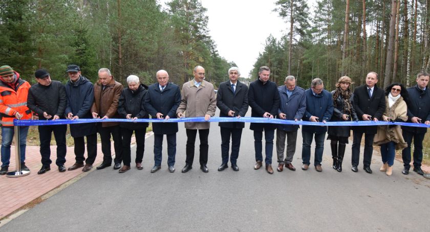 Mieszkańcy wsi Bojary już jeżdżą nową drogą