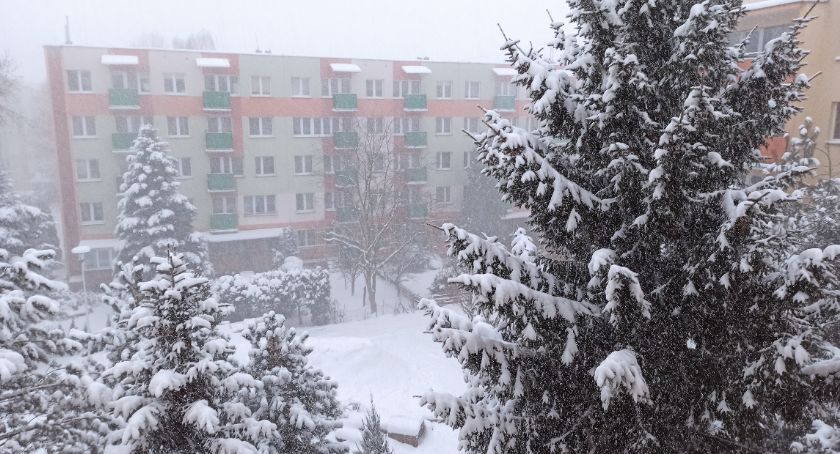 Sypnie śniegiem i będzie ślisko w całym regionie