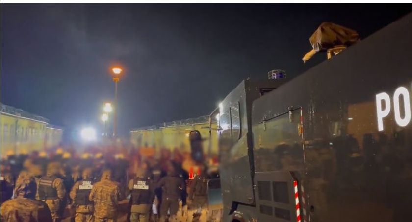 Bunt w ośrodku dla cudzoziemców. Chcieli wydostać się i popędzić na Zachód, niszczyli wszystko wokół siebie [WIDEO]