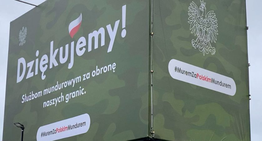 #MuremZaPolskimMundurem – w Białymstoku pojawiły się nowe bilbordy